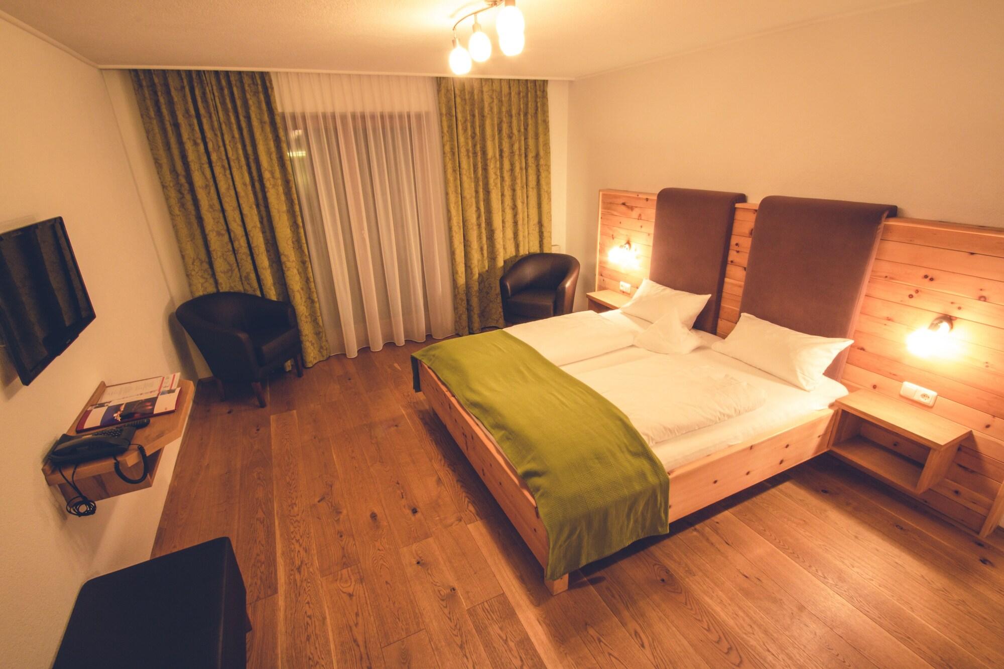 Hotel & Gasthaus Dresch Erl エクステリア 写真