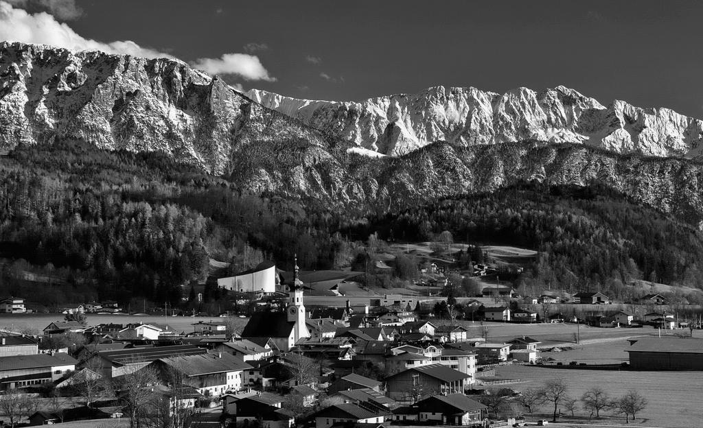 Hotel & Gasthaus Dresch Erl エクステリア 写真